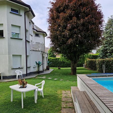 Bed and Breakfast Beb Casa Di Lia Carugo Exterior foto