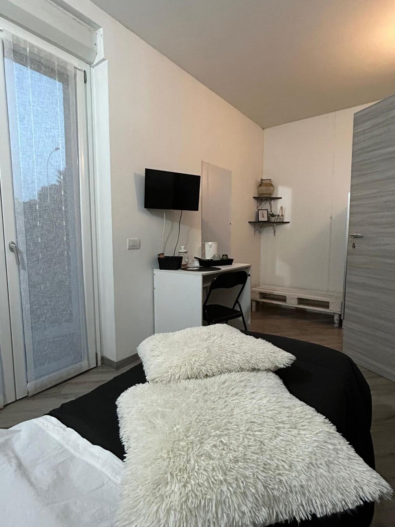 Bed and Breakfast Beb Casa Di Lia Carugo Exterior foto
