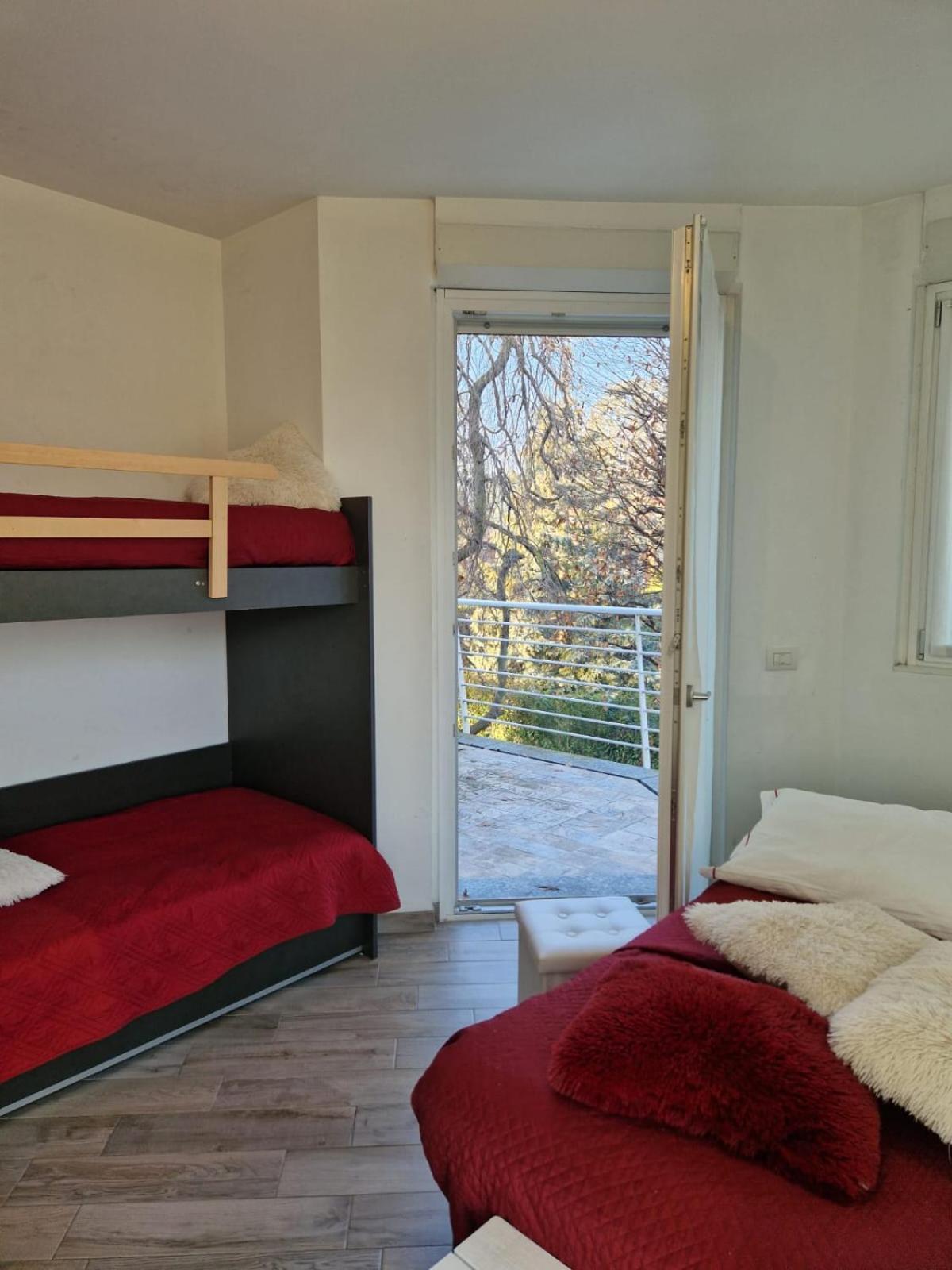 Bed and Breakfast Beb Casa Di Lia Carugo Exterior foto