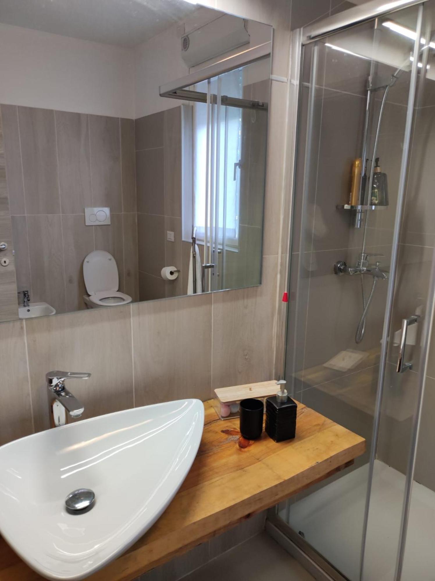 Bed and Breakfast Beb Casa Di Lia Carugo Exterior foto