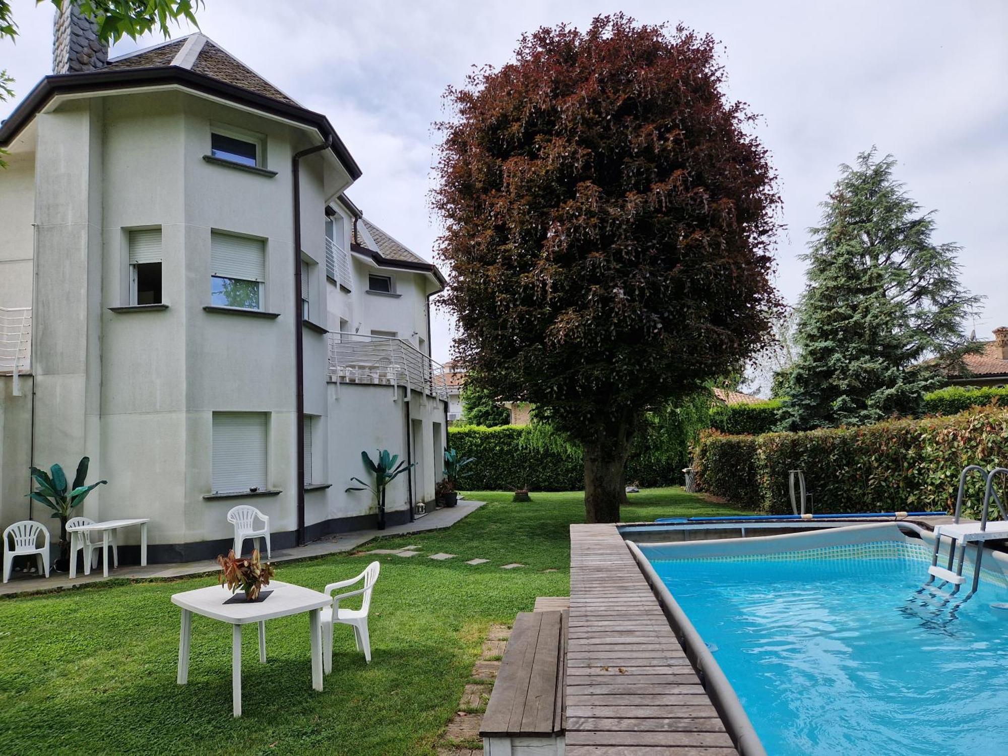 Bed and Breakfast Beb Casa Di Lia Carugo Exterior foto