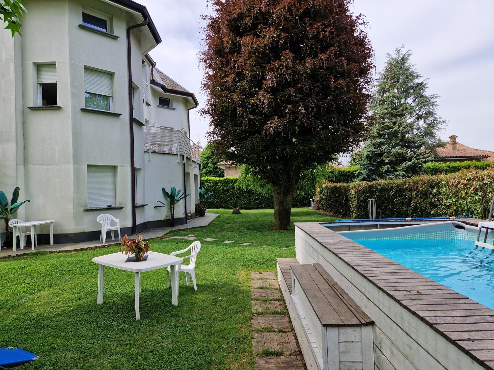 Bed and Breakfast Beb Casa Di Lia Carugo Exterior foto